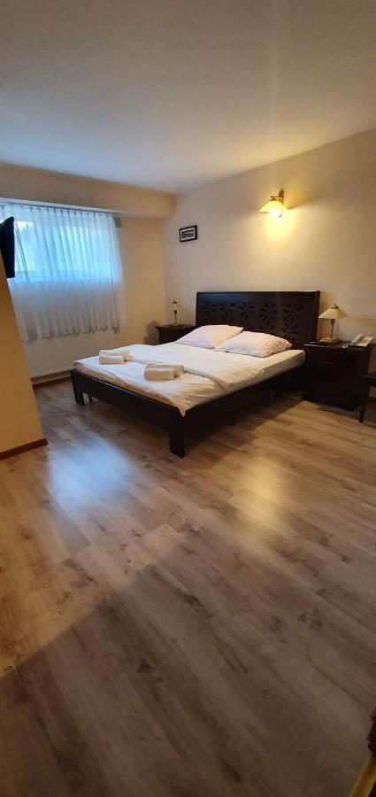 Hotel Leszczynski Konstantynów Łódzki Kültér fotó